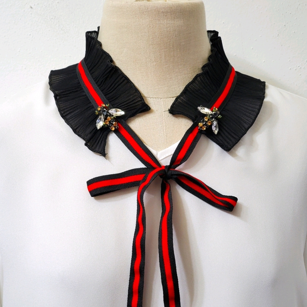 Deco Lux Bee Bejeweled Blouse Size Medium